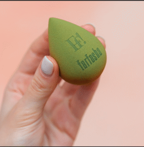 💗 بيوتي بلندر فرفشة 💗توزيع مثالي ولمسة ناعمة بدون خطوط ✨
تمتص أقل كمية من المنتج وتخلي الفاونديشن يطلع طبيعي ومتجانس 👌
ناعمة على البشرة، وسهلة الاستخدام حتى للمبتدئات 💄
تعطيك تغطية متوازنة ولمسة احترافية من أول استخدام 🌸

📌 مناسبة للفاونديشن، الكونسيلر والكريمات
📌 نتيجة ناعمة وطبيعية