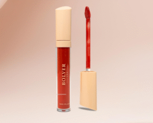 استون سائل بتركيبة خفيفة ولمسة ناعمة تمنح الشفاه لوناً جذاباً ومتناسقاً 💄يجف بثبات مريح دون إحساس بالجفاف، ليبقى اللون أنيقاً لساعات طويلة ✨ اختيار مثالي لإطلالة هادئة وجذابة في كل الأوقات 🌷