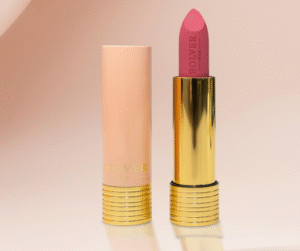 💄 لب ستيك مس دعاء من BOLVERلون أنيق ولمسة فخمة تكمّل جمالك في كل وقت ✨
تركيبة ناعمة تنساب على الشفاه، تغطية مثالية من أول تمريرة، وثبات يطوّل مع إحساس خفيف ومريح 💋
ألوان راقية تناسب الإطلالات اليومية والمناسبات الخاصة بدون ما تنشف الشفاه 🌸

✔ ملمس مخملي
✔ لون غني وواضح
✔ ثبات ممتاز
✔ مريح على الشفاه