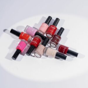 طلاء اظافر مناكير