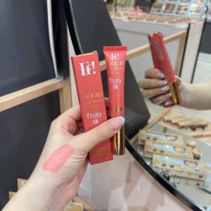 بلاشر و حمرة شفاه سائله