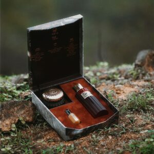 ✨ V60 Collection من وشق للعطور ✨ عطر الفخامة والدفء في لمسة وحدة 💎 خلي رائحة حضورك تحكي عنك ✨ بتناغم فاخر بين القهوة والفانيليا والعنبر يعطيك طاقة وأناقة ما تتكرر ☕🌹 🪔 الطقم يحتوي على: عطر V60 بحجم 100مل بخور دخون فاخر توله عطر مركزه 12مل 💰 السعر: 250 دينار فقط 🔥 📆 لفترة محدودة جداً 💎 V60.. رائحة تُحكي، وأناقة تُرى.