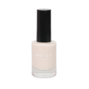 يتميز طلاء أظافر بولفر الولايات المتحدة الأمريكية بفرشاته العريضة ورائحته الخفيفة وألوانه المميزة. بلمسة واحدة، ستحصلين على لون غني بثبات ولمعان يدومان لأيام.