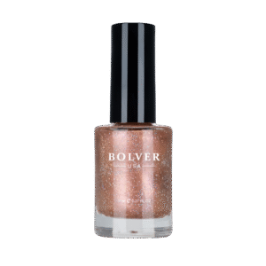 يتميز طلاء أظافر بولفر الولايات المتحدة الأمريكية بفرشاته العريضة ورائحته الخفيفة وألوانه المميزة. بلمسة واحدة، ستحصلين على لون غني بثبات ولمعان يدومان لأيام.