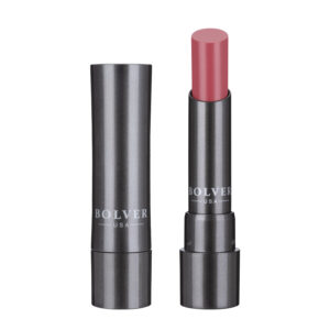 ✨ لب ستيك BOLVER – نعومة، ثبات، وألوان تخطف! قوامه كريمي يذوب على الشفايف، يعطي تغطية عالية من أول مسحة، وثبات يدوم بدون ما ينشف. ألوانه قوية وواضحة، تناسب كل الإطلالات من اليومي للسهرة.