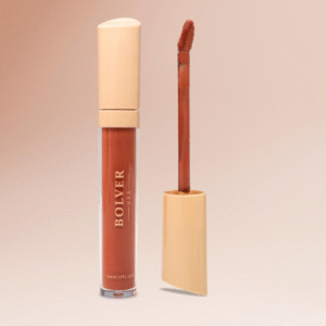 روج سائل بتركيبة خفيفة ولمسة ناعمة تمنح الشفاه لوناً جذاباً ومتناسقاً 💄 يجف بثبات مريح دون إحساس بالجفاف، ليبقى اللون أنيقاً لساعات طويلة ✨ اختيار مثالي لإطلالة هادئة وجذابة في كل الأوقات 🌷